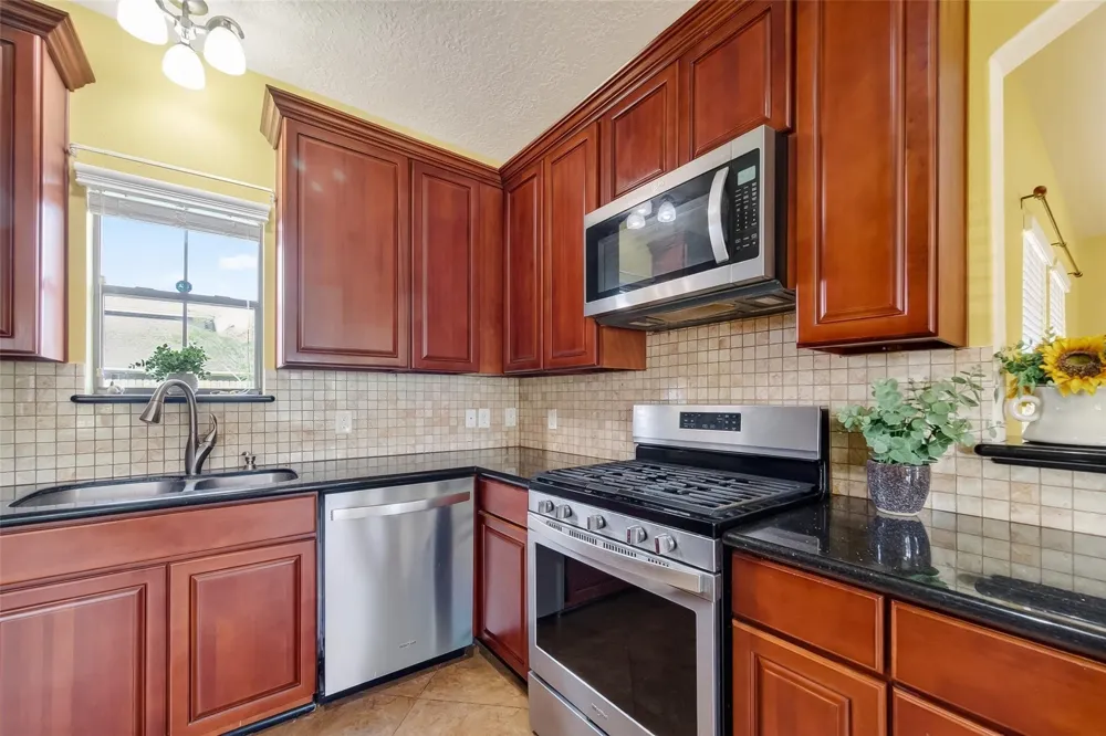 319 Pinedale Ave Arcola, TX 77583