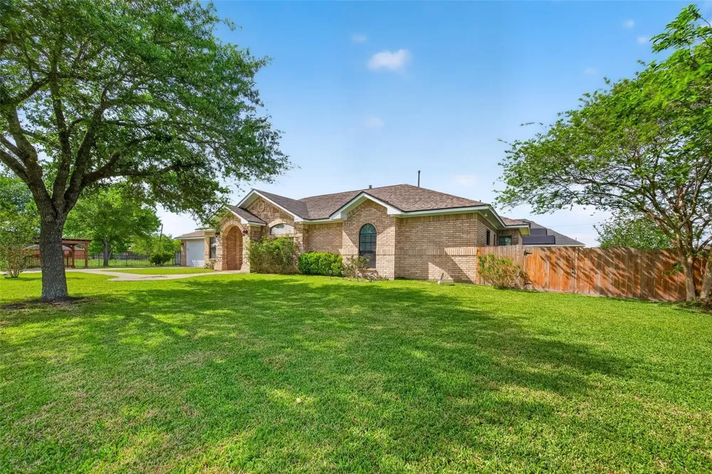 319 Pinedale Ave Arcola, TX 77583