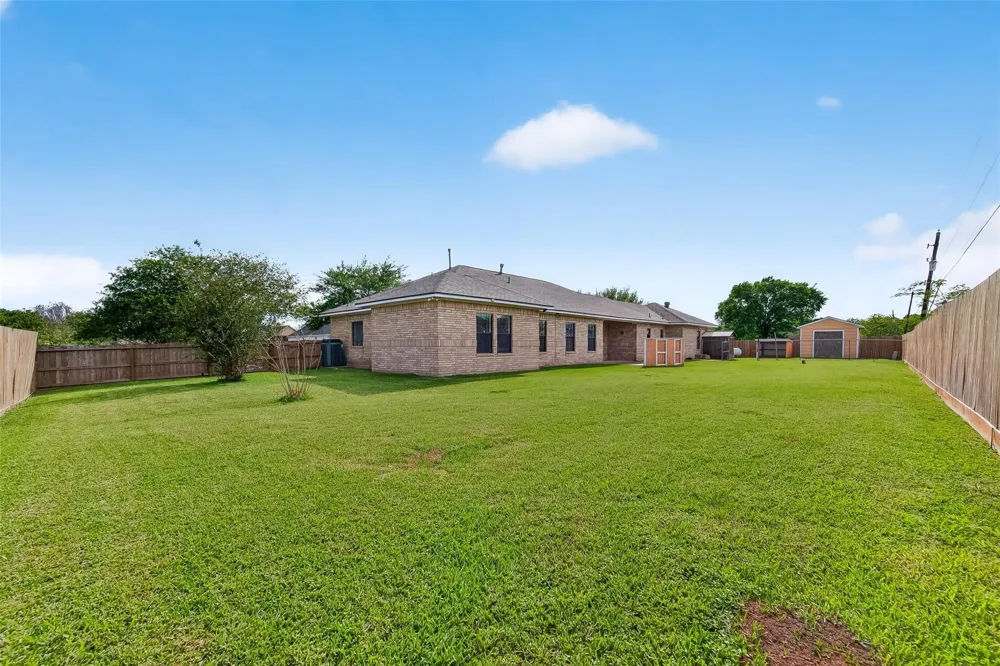 319 Pinedale Ave Arcola, TX 77583