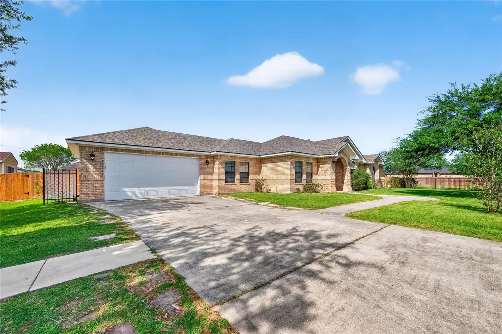 319 Pinedale Ave Arcola, TX 77583