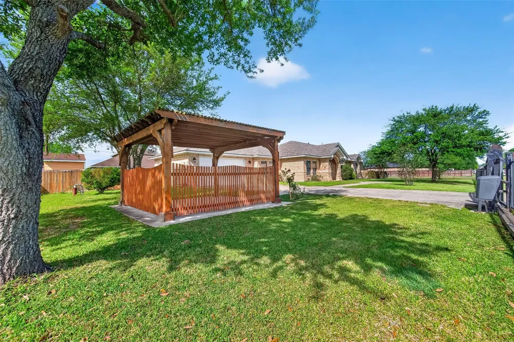 319 Pinedale Ave Arcola, TX 77583