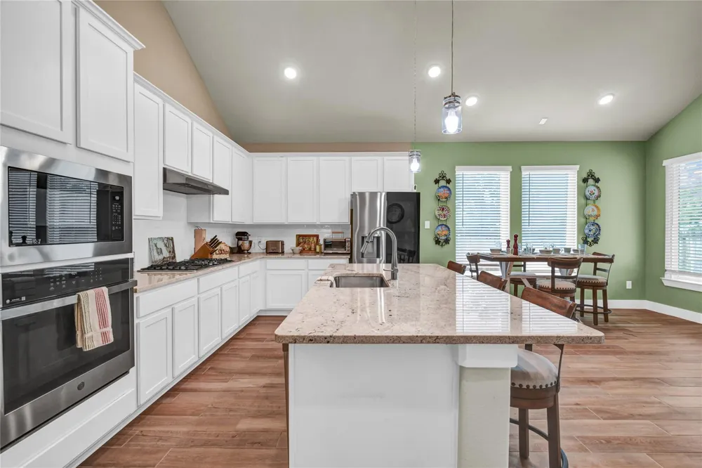 411 S Amherst Drive West Columbia, TX 77486