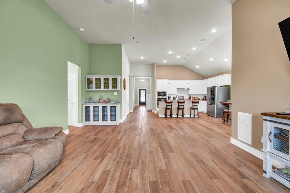 411 S Amherst Drive West Columbia, TX 77486