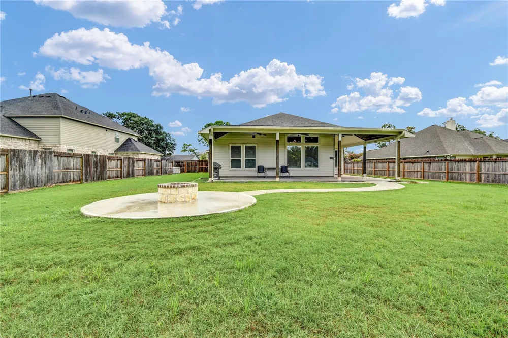 411 S Amherst Drive West Columbia, TX 77486