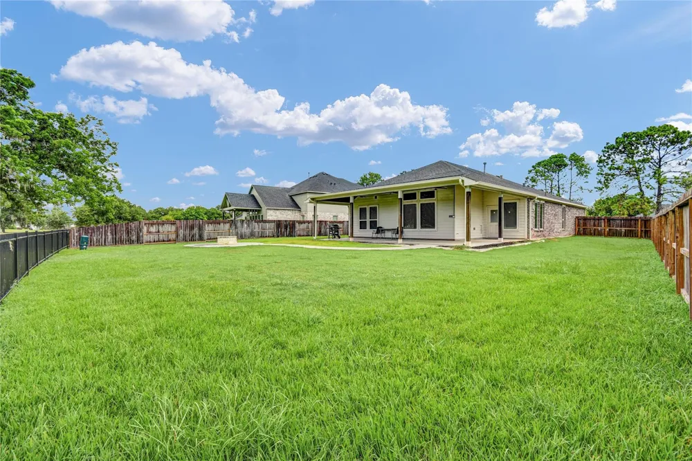 411 S Amherst Drive West Columbia, TX 77486
