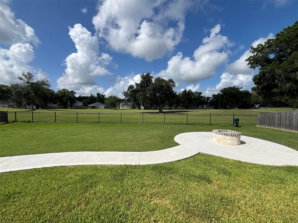 411 S Amherst Drive West Columbia, TX 77486