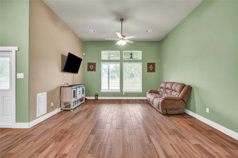 411 S Amherst Drive West Columbia, TX 77486
