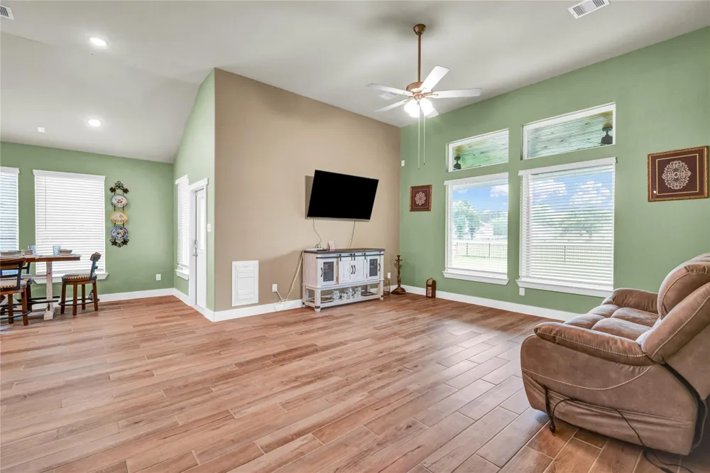 411 S Amherst Drive West Columbia, TX 77486