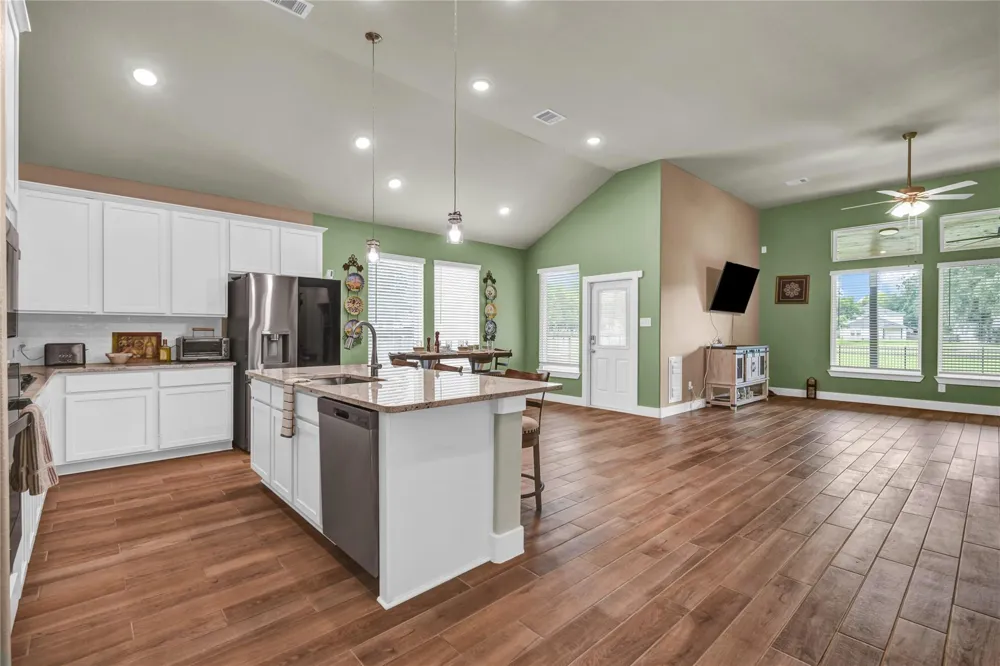 411 S Amherst Drive West Columbia, TX 77486