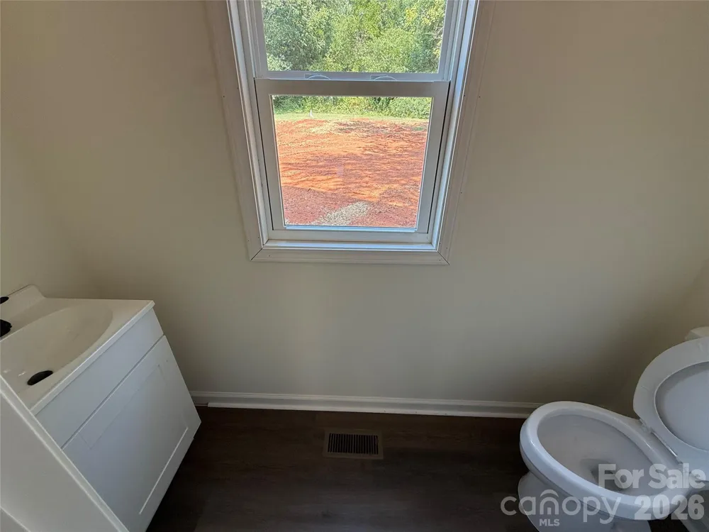 227 S Caldwell Avenue Newton, NC 28658