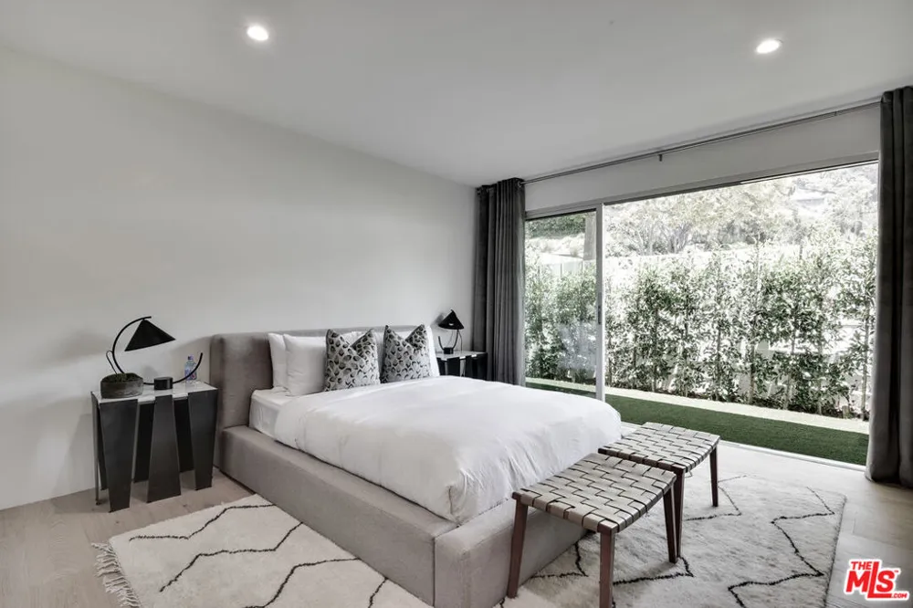 8908 Alto Cedro Drive Beverly Hills, CA 90210