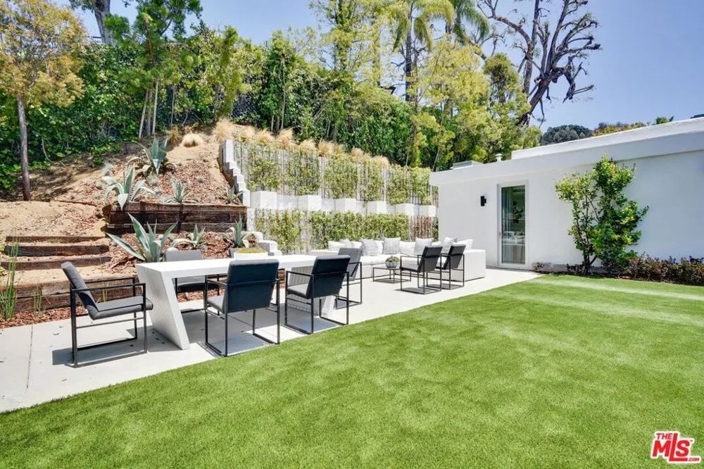 8908 Alto Cedro Drive Beverly Hills, CA 90210