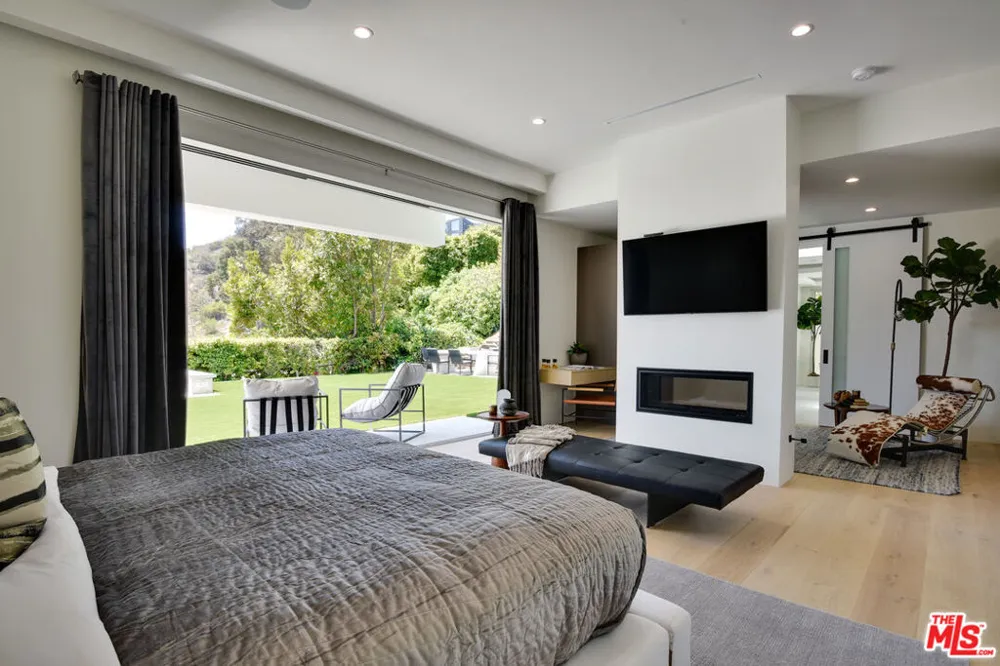 8908 Alto Cedro Drive Beverly Hills, CA 90210
