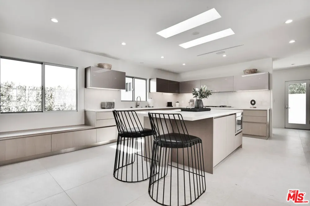 8908 Alto Cedro Drive Beverly Hills, CA 90210