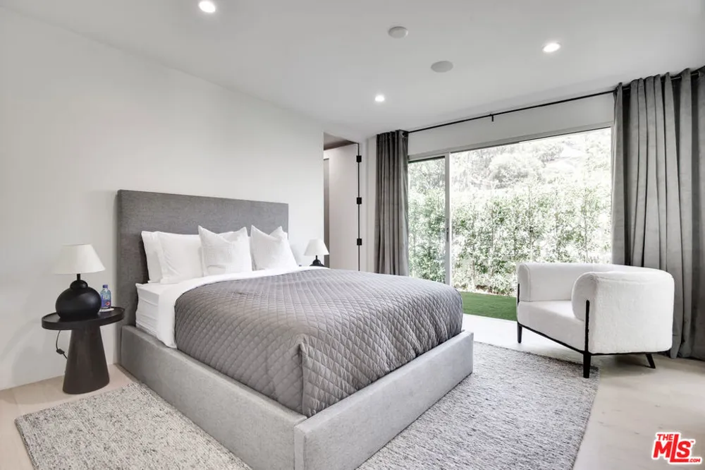 8908 Alto Cedro Drive Beverly Hills, CA 90210