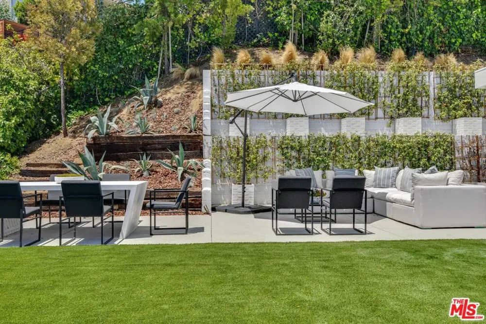 8908 Alto Cedro Drive Beverly Hills, CA 90210