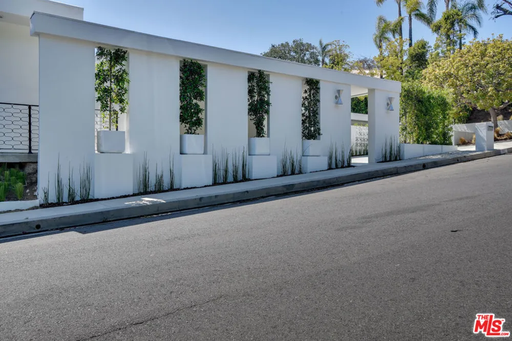 8908 Alto Cedro Drive Beverly Hills, CA 90210