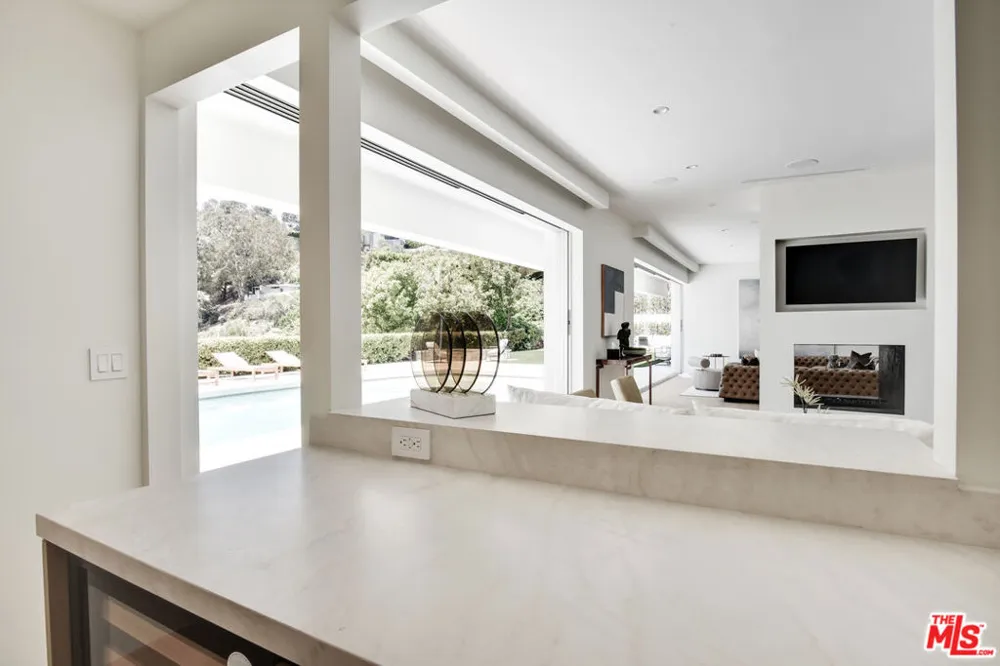 8908 Alto Cedro Drive Beverly Hills, CA 90210