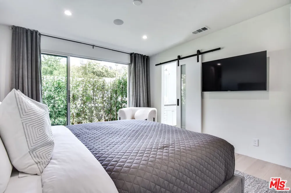 8908 Alto Cedro Drive Beverly Hills, CA 90210