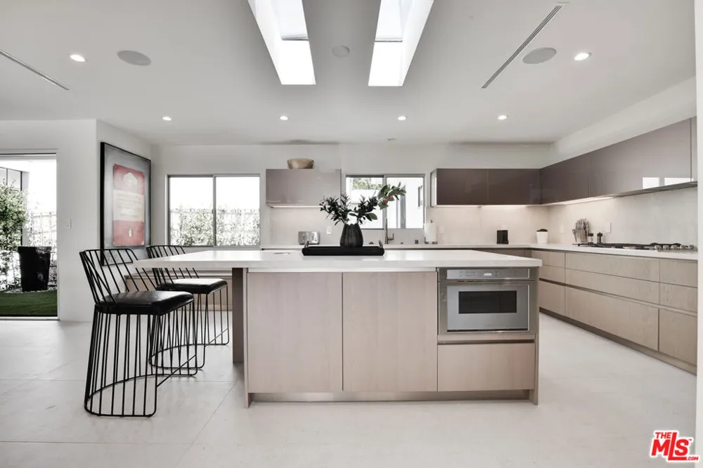 8908 Alto Cedro Drive Beverly Hills, CA 90210