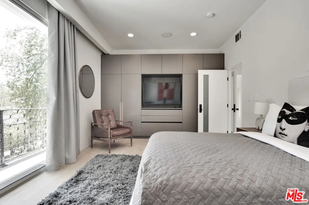 8908 Alto Cedro Drive Beverly Hills, CA 90210