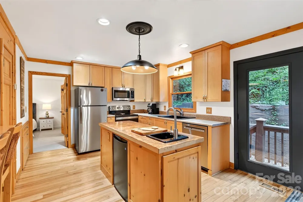 1506 Mckenzie Way S Old Fort, NC 28762