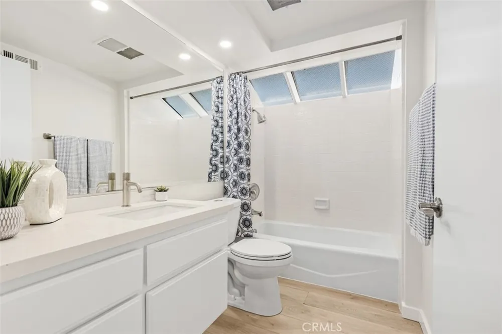 27808 Paguera Mission Viejo, CA 92692