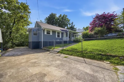 3826 Kingwood Circle