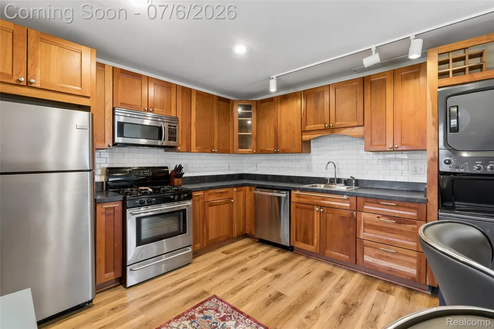9597 Harbour Cove Court #105 Ypsilanti Charter Township, MI 48197