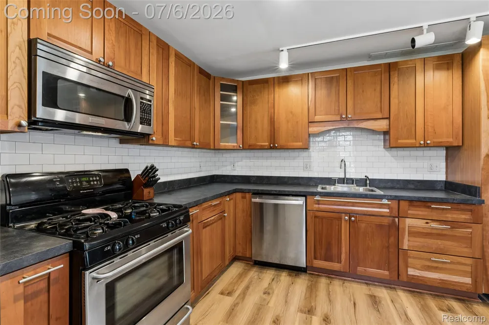 9597 Harbour Cove Court #105 Ypsilanti Charter Township, MI 48197