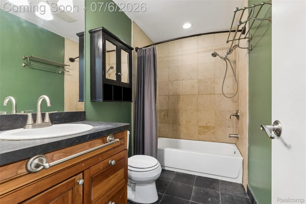 9597 Harbour Cove Court #105 Ypsilanti Charter Township, MI 48197