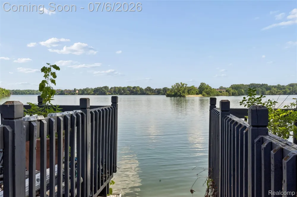 9597 Harbour Cove Court #105 Ypsilanti Charter Township, MI 48197
