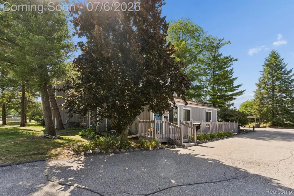 9597 Harbour Cove Court #105 Ypsilanti Charter Township, MI 48197