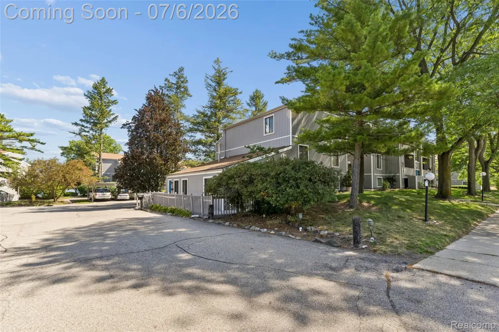 9597 Harbour Cove Court #105 Ypsilanti Charter Township, MI 48197