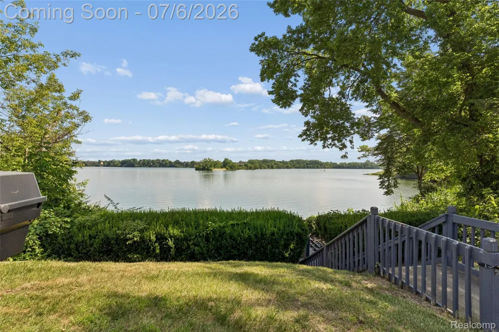 9597 Harbour Cove Court #105 Ypsilanti Charter Township, MI 48197