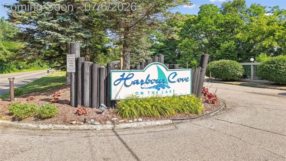 9597 Harbour Cove Court #105 Ypsilanti Charter Township, MI 48197
