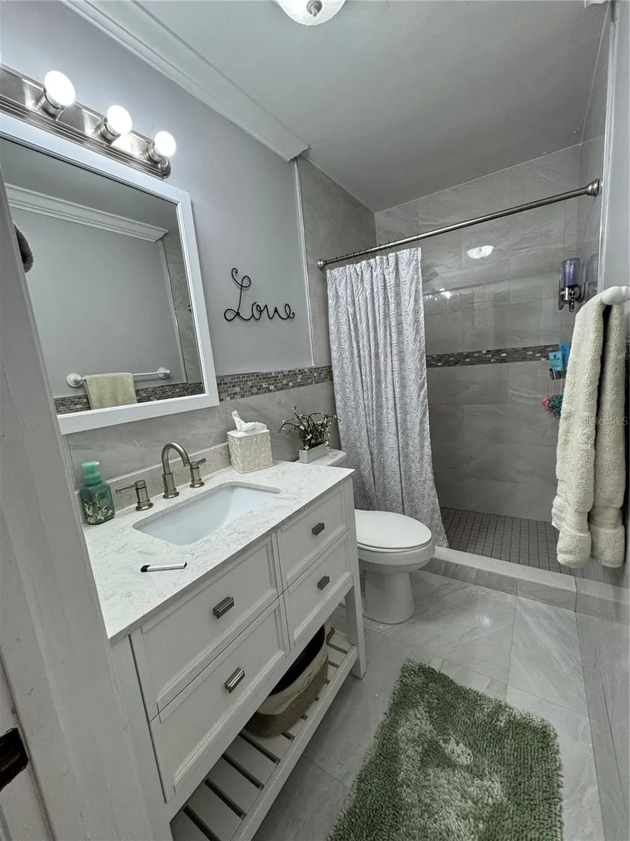 14821 PALMETTO PALM AVENUE Miami Lakes, FL 33014