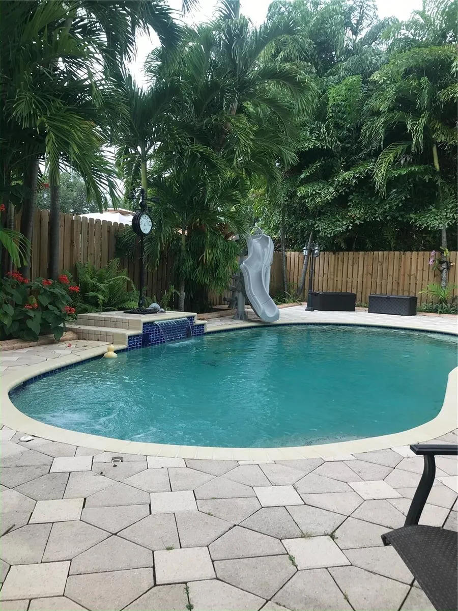 14821 PALMETTO PALM AVENUE Miami Lakes, FL 33014