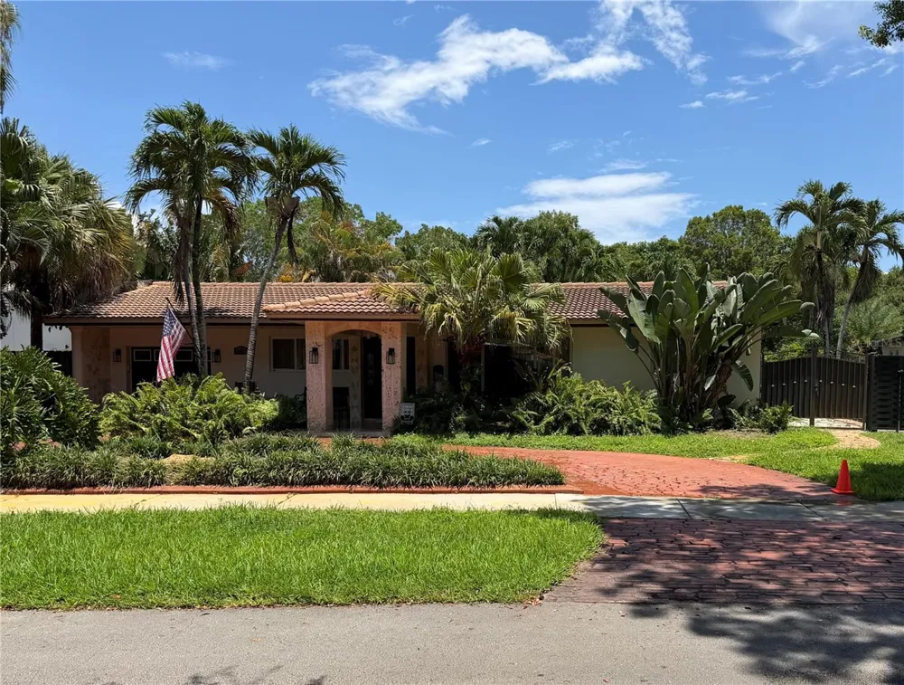 14821 PALMETTO PALM AVENUE Miami Lakes, FL 33014