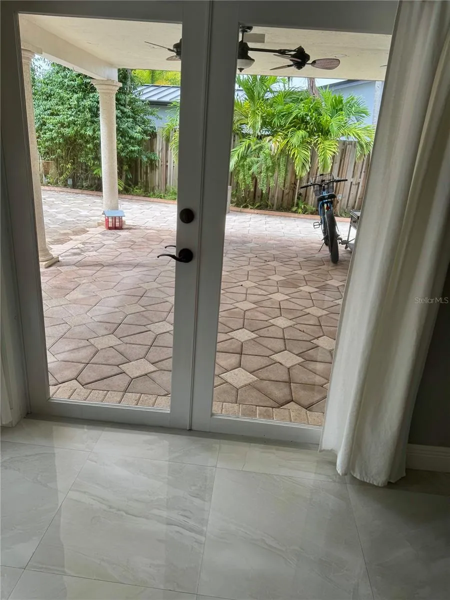 14821 PALMETTO PALM AVENUE Miami Lakes, FL 33014