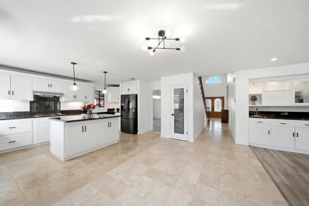 5771 Casa Grande Bonita, CA 91902