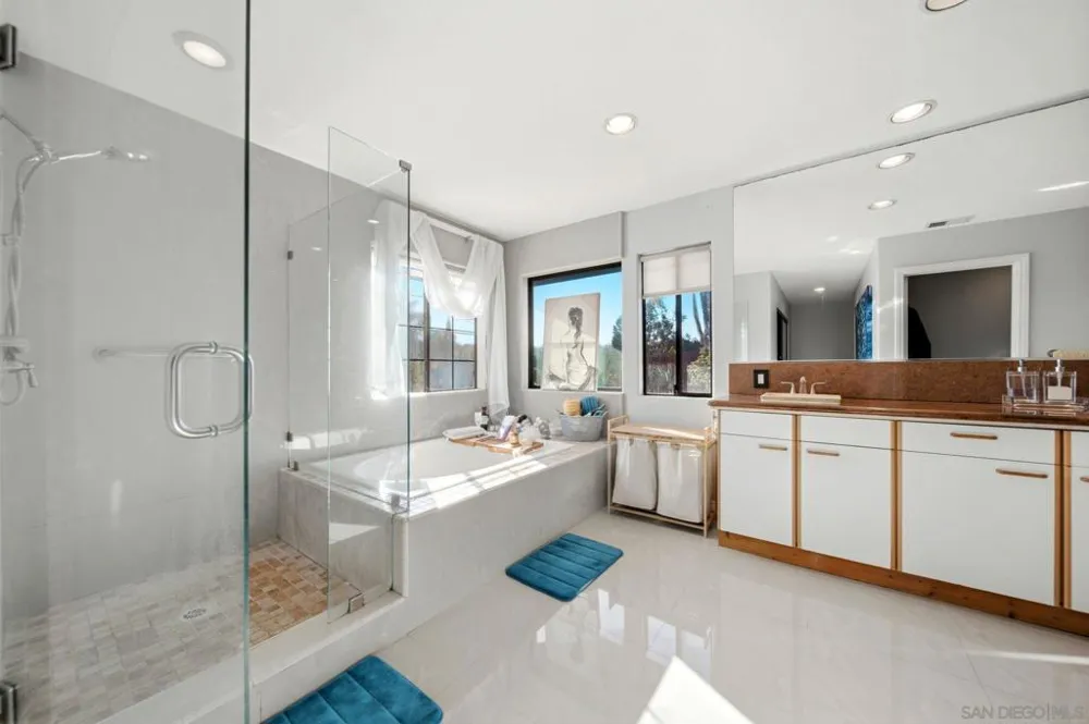 5771 Casa Grande Bonita, CA 91902