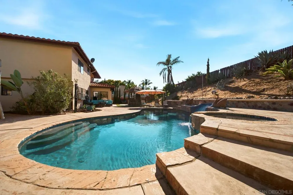 5771 Casa Grande Bonita, CA 91902