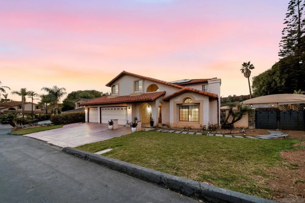 5771 Casa Grande Bonita, CA 91902