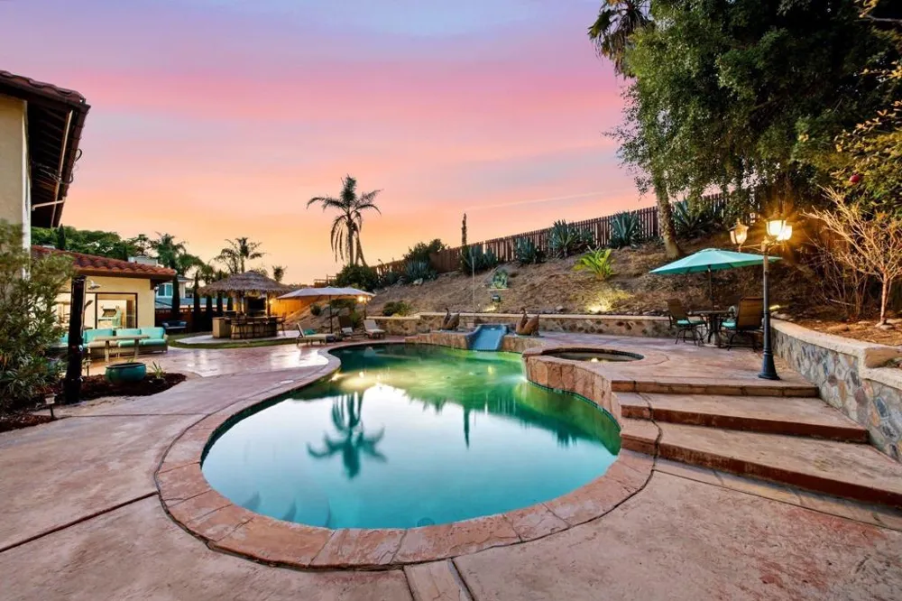5771 Casa Grande Bonita, CA 91902
