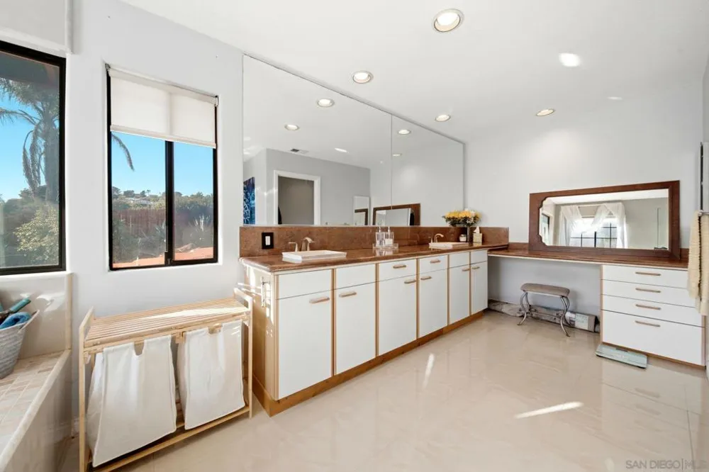 5771 Casa Grande Bonita, CA 91902