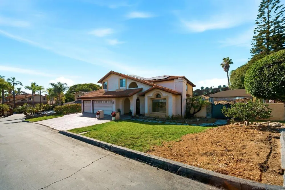 5771 Casa Grande Bonita, CA 91902