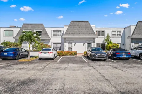 801 NE 27th Ave