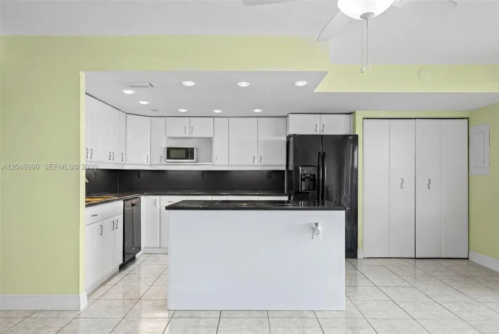 801 NE 27th Ave Hallandale Beach, FL 33009