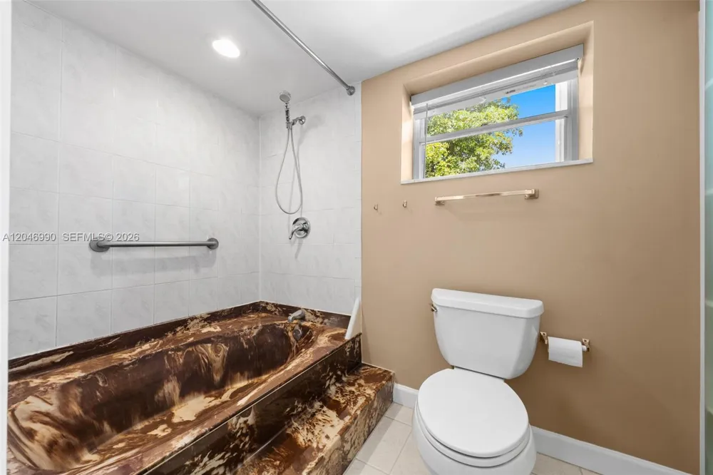 801 NE 27th Ave Hallandale Beach, FL 33009